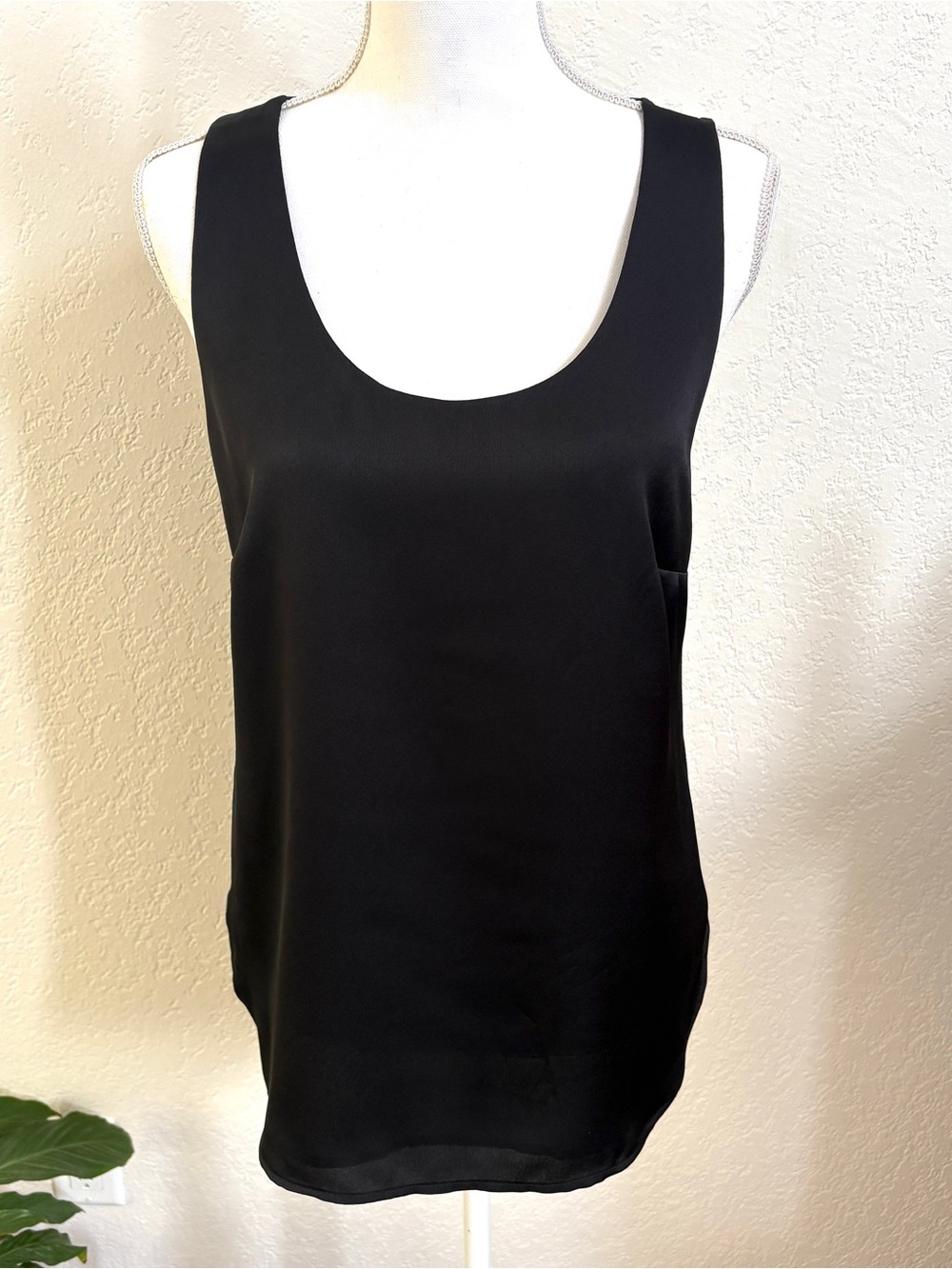 New INC International Concepts Black Scoop Neck Tank Top M